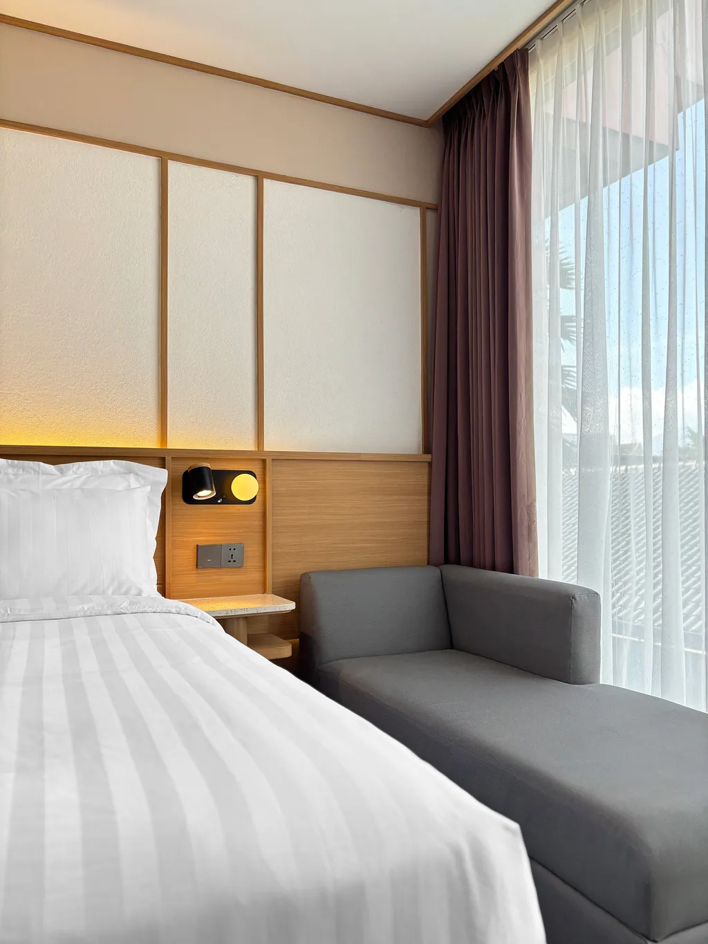 Di dalam Kamar Enka di Volume Hotel Bandung, foto 6 dari 10