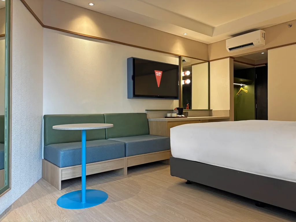 Di dalam Kamar Country di Volume Hotel Bandung, foto 3 dari 12