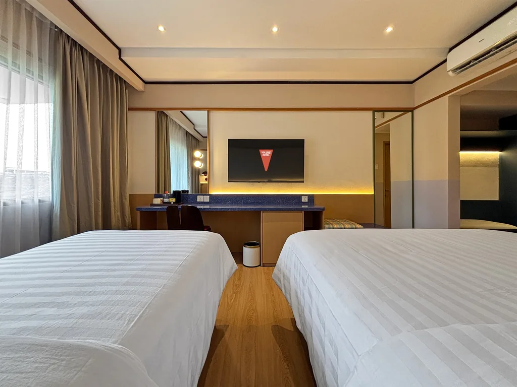 Di dalam Kamar Contemporary di Volume Hotel Bandung, foto 7 dari 9