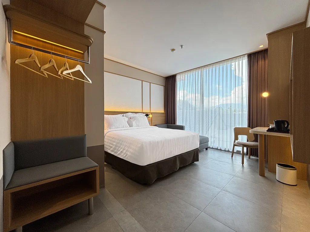 Di dalam Kamar Enka di Volume Hotel Bandung, foto 2 dari 10