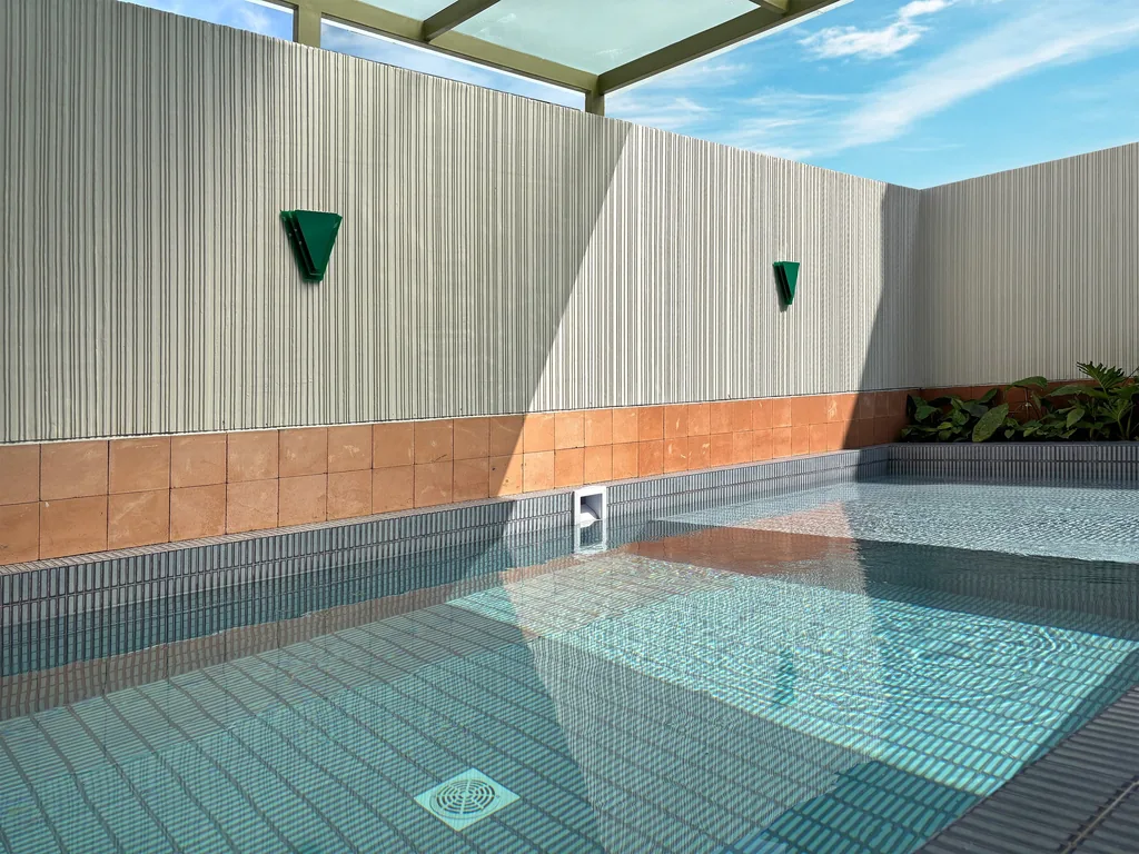 Kamar Country di Volume Hotel Bandung, king + 2 twin