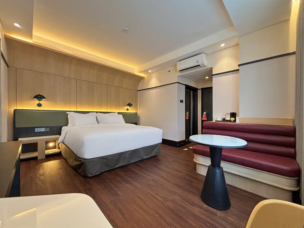 Kamar Bossa Nova di Volume Hotel Bandung, kasur king