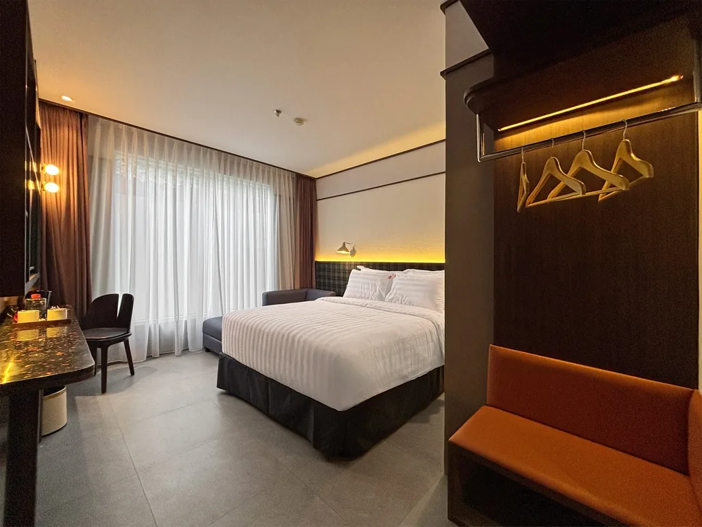 Kamar Amapiano di Volume Hotel Bandung, kasur queen