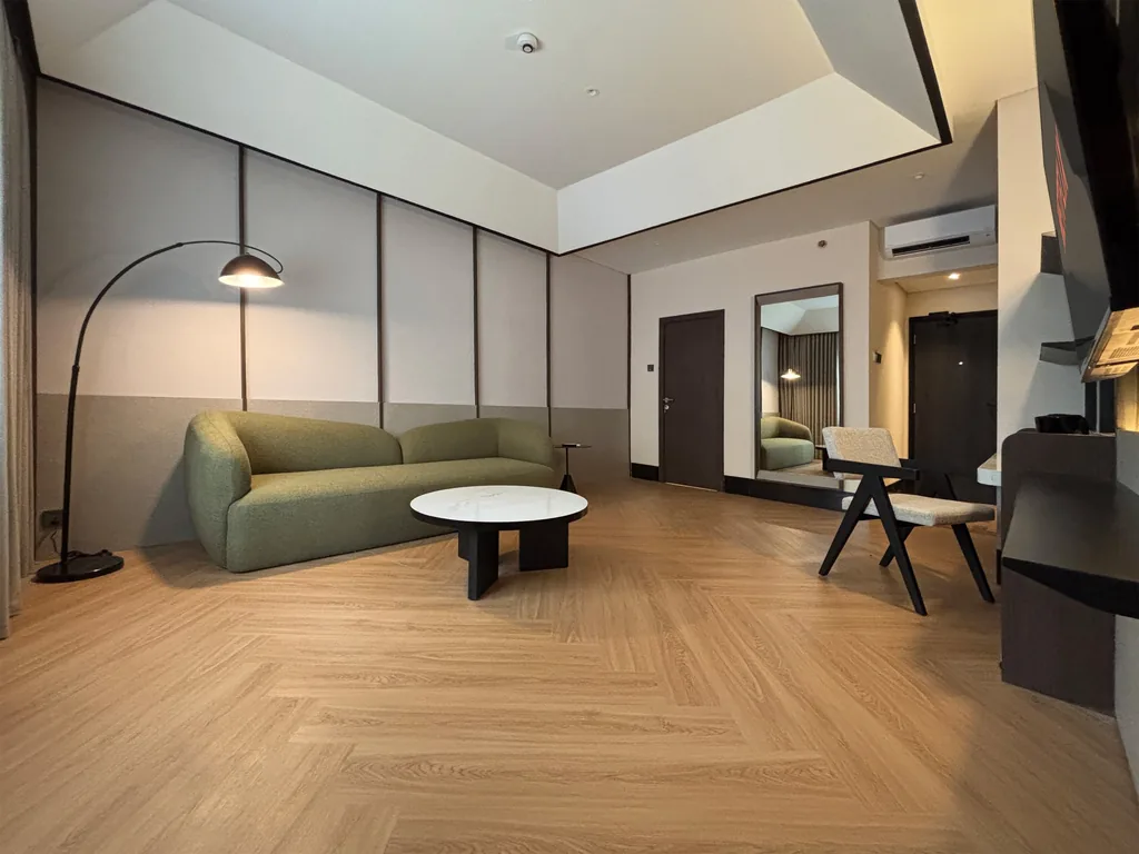 Opera Suite di Volume Hotel Bandung, kasur king