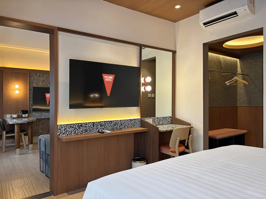 Di dalam Yokyoku Suite di Volume Hotel Bandung, foto 7 dari 9