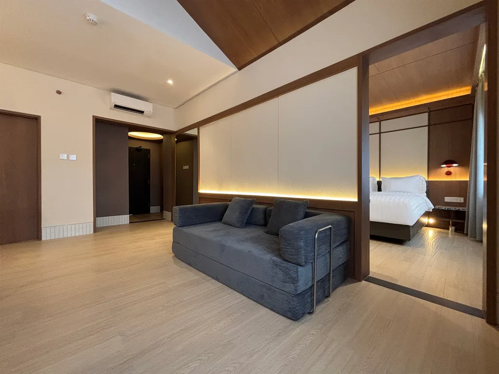Di dalam Yokyoku Suite di Volume Hotel Bandung, foto 3 dari 9