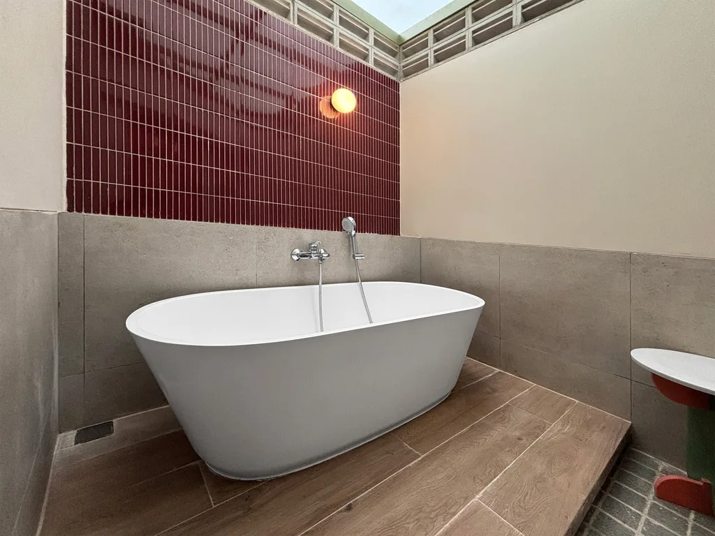 Kamar Tango di Volume Hotel Bandung, kasur king