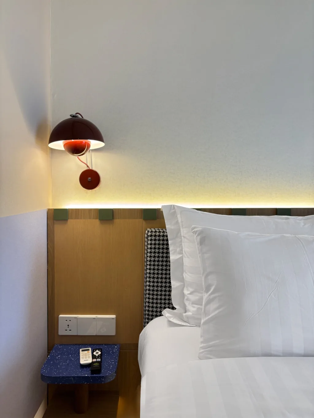 Di dalam Kamar Contemporary di Volume Hotel Bandung, foto 6 dari 9