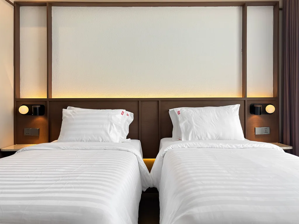 Kamar Minyo di Volume Hotel Bandung, kasur twin
