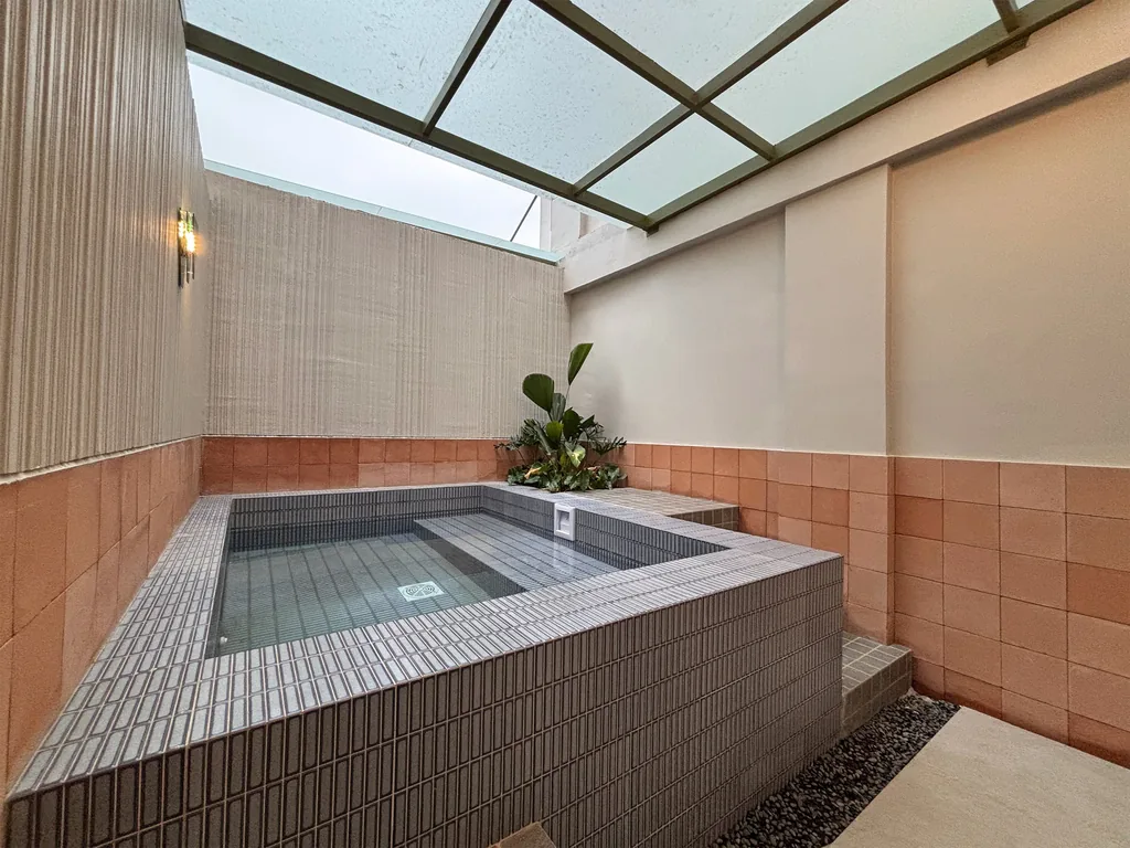 Kamar Waltz di Volume Hotel Bandung, kasur king