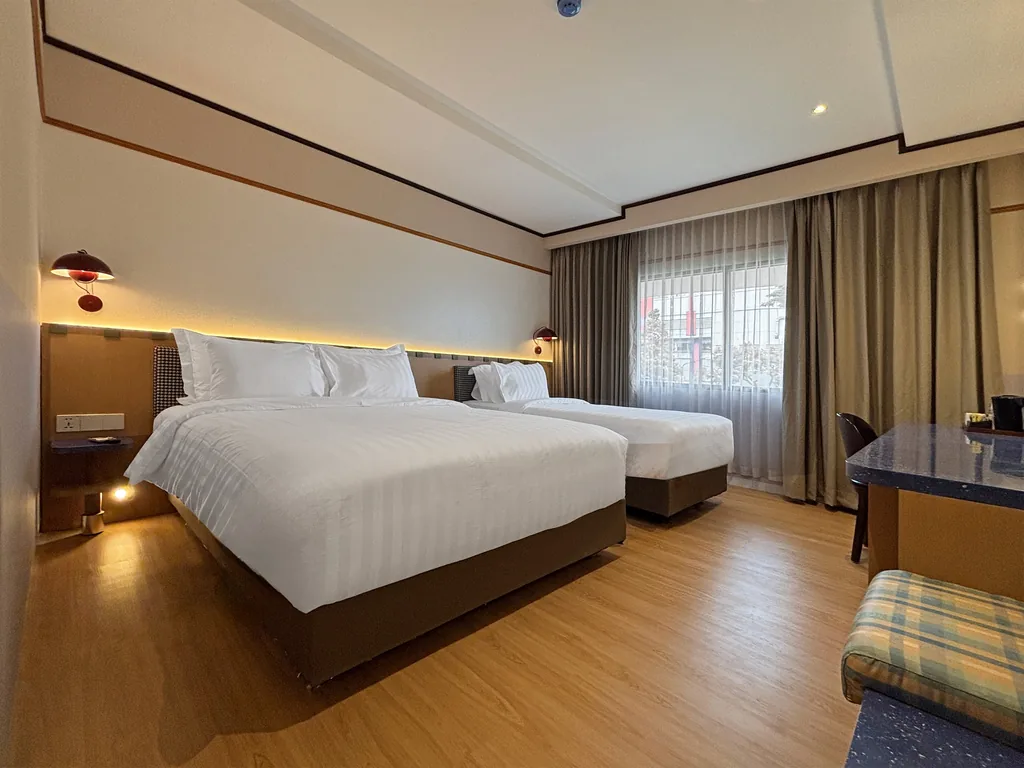 Kamar Contemporary di Volume Hotel Bandung, queen + single