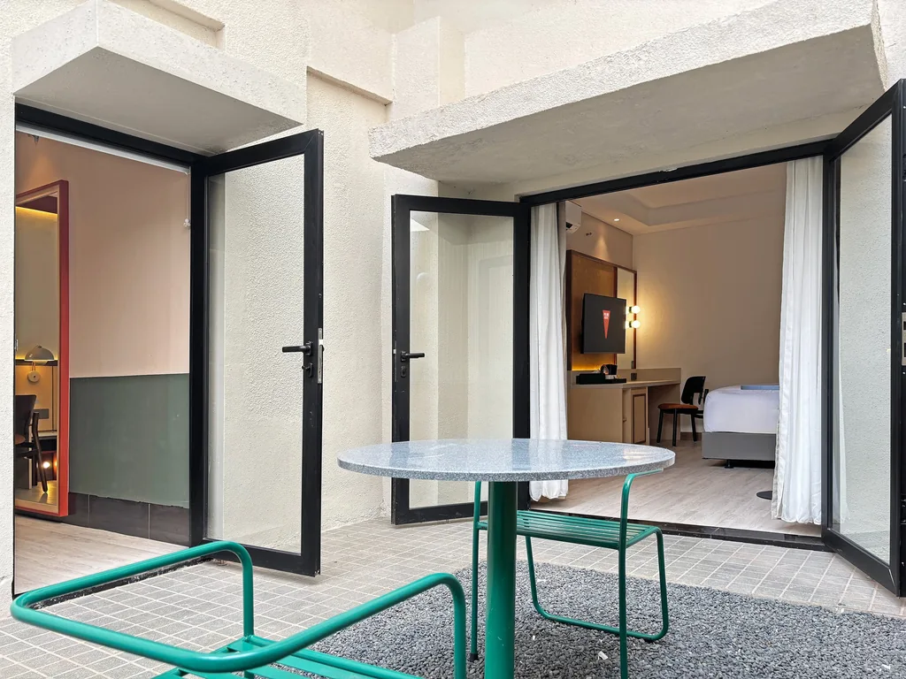 Kamar Flamenco di Volume Hotel Bandung, king + twin